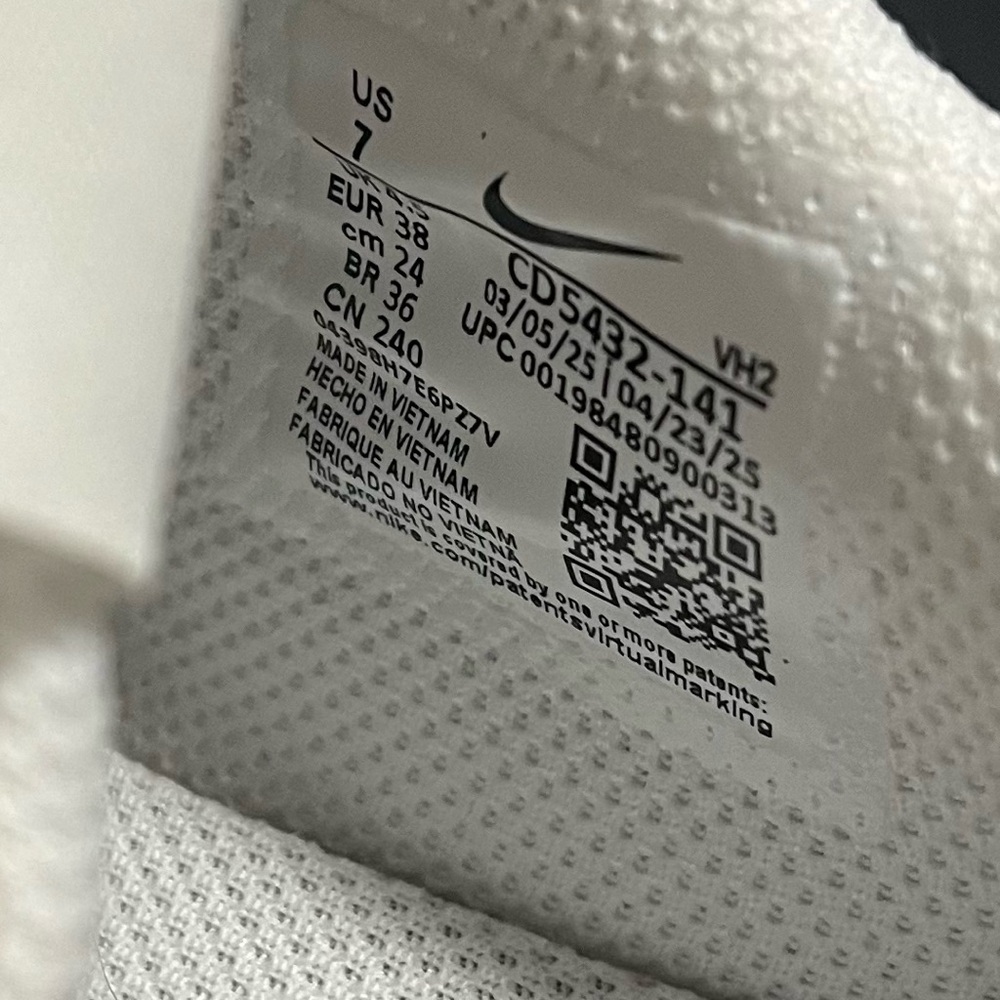 Nike Women's Air Max Excee Sneakers Size 7- White and Pink - Picture 5 of 6